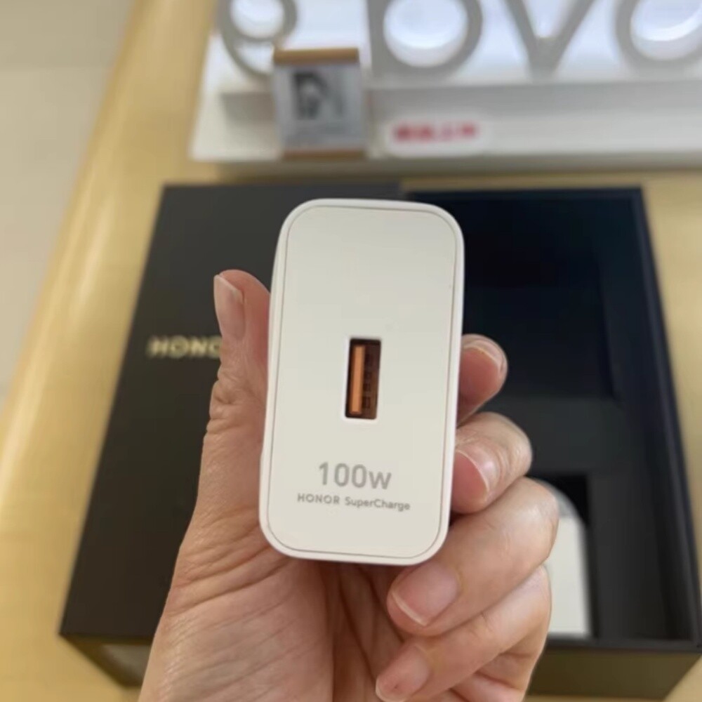 HONOR Magic 6 16 256 バテリー　１００％ 充電器付き HONOR Magic 6 16 256 バテリー 100％ 充電器付き HONOR Magic 6 16 256