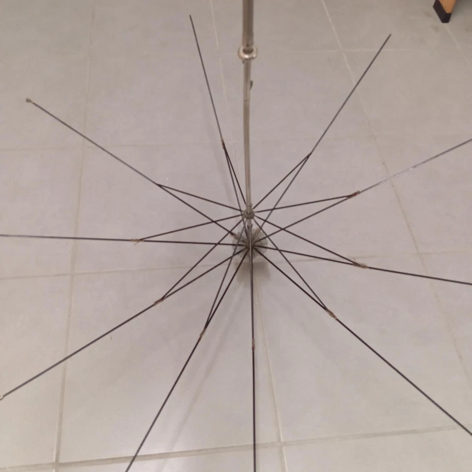 Struttura metallica per ombrellino da passeggio anni 50 - Immagine 4 di 4