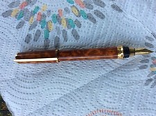 Beau stylo plume couleur sT Dupont Paris Laque Montparnasse plume or 18 carats