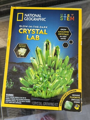 NEW National Geographic Glow In the Dark Crystal Growing Lab Kit Ages 8+ STEM