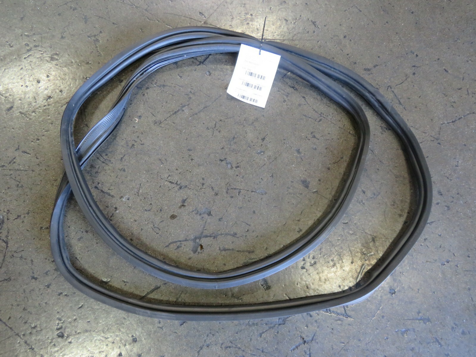 Maserati Levante, Rear Hatch Gasket Moulding, Used, P/N 670101139