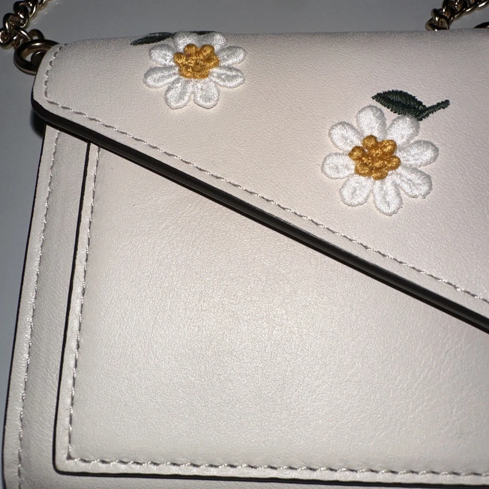NWT Coach Slim Envelope Wallet Daisy Emboldened Print With Chain Chalk BNWT - Image 2 of 4