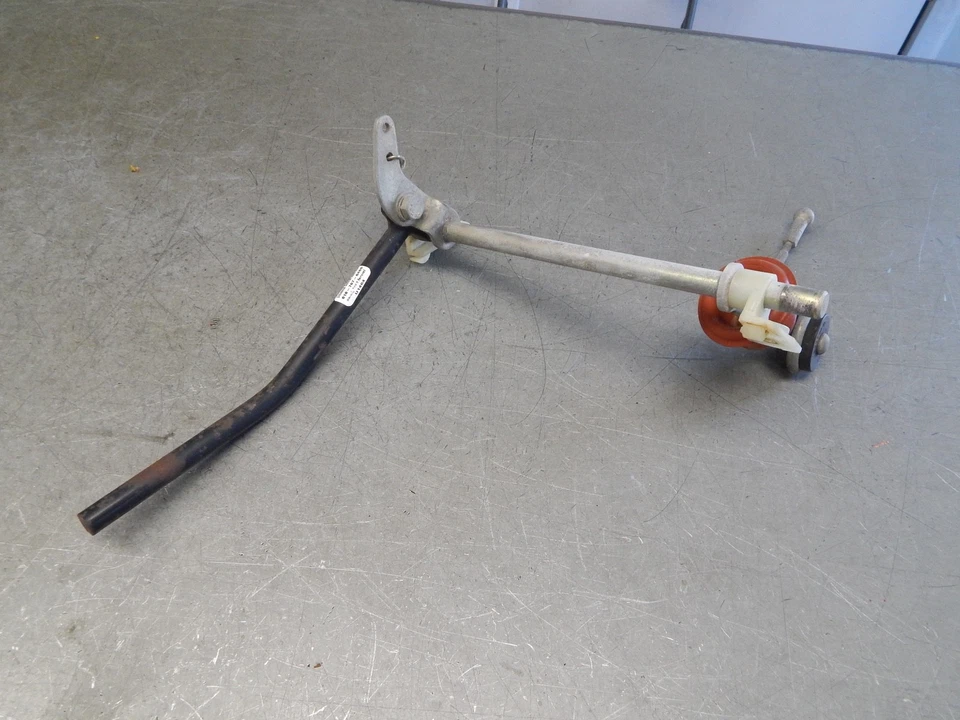 107 450SL 380SL 350SL 450SLC 380SLC 560SL Pedal de acelerador de gas debajo del tablero Enlace Foto 2 de 4