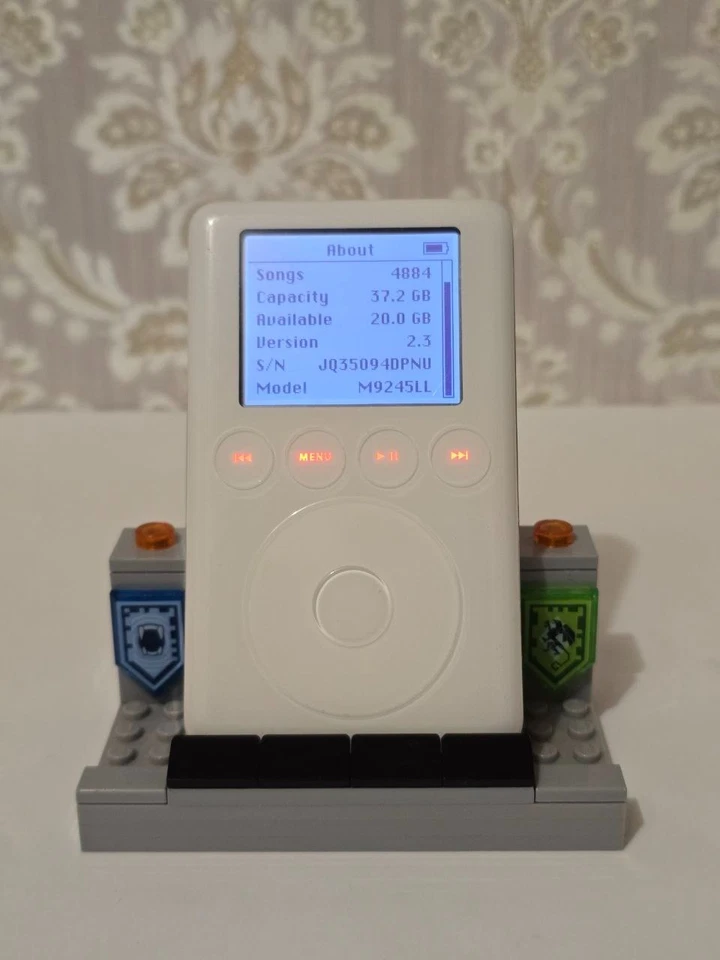 Apple iPod Classic 3rd Generation 40GB (A1040) !!NEW BATTERY!! Box, Accessories - Image 4 of 4