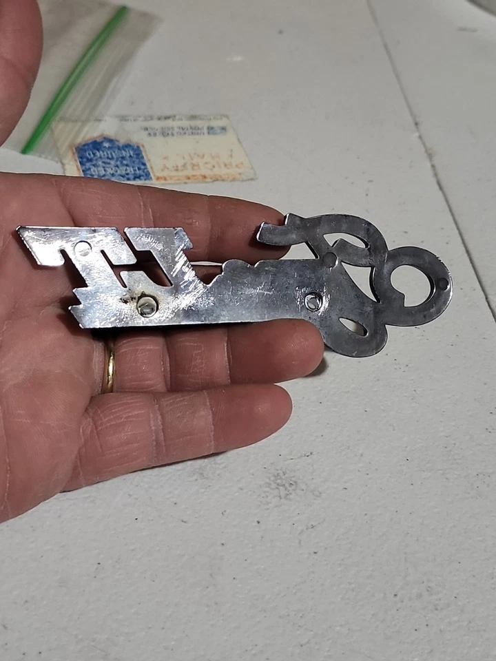 NOS 1974-1980 CHEVROLET CAMARO STICK ON ROOF PANEL EMBLEM - Image 4 of 4