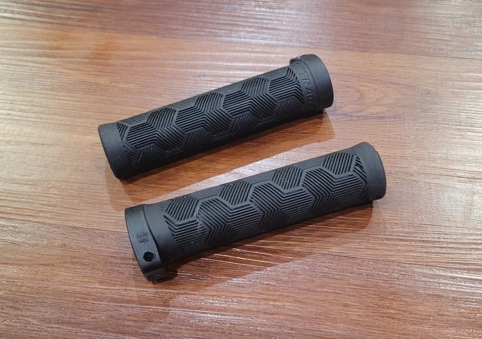 Trek Bontrager XR Trail Comp Bicycle Handlebar Grip Missing Bolt  - Image 2 of 4