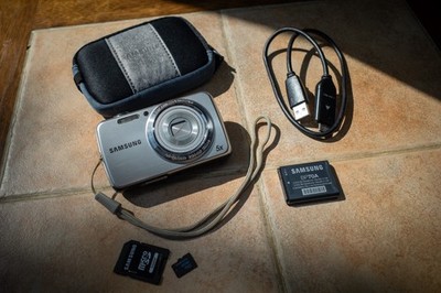 Samsung PL20 14.2MP CCD Digital Camera Point & Shoot Package w/ Cable [TESTED]