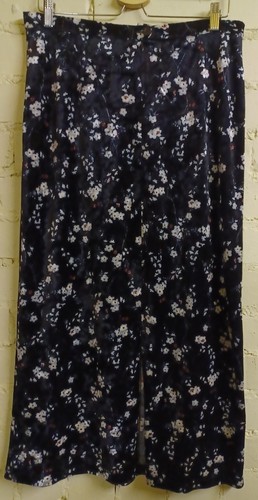 Vintage C&A/Yessica black/multi floral velour long straight skirt, UK 14 - Picture 2 of 11