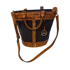 Michael Kors Retired Kingsbury Bucket Bag, Navy in Nice Condition!