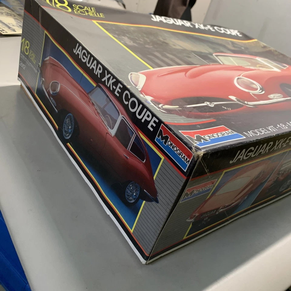 JAGUAR XK-E Coupè - MONOGRAM Scala 1/8 Art.2612 - NUOVO - Kit Da Montare Rosso - Immagine 4 di 4