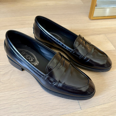 Tod's Black Leather Slip-On Dress Loafers US 5 Rubber Sole Almond Toe Logo