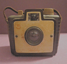 Vintage Kodak 1950's Brownie Holiday Camera - Dakon Lens- Brown Bakelite Camera