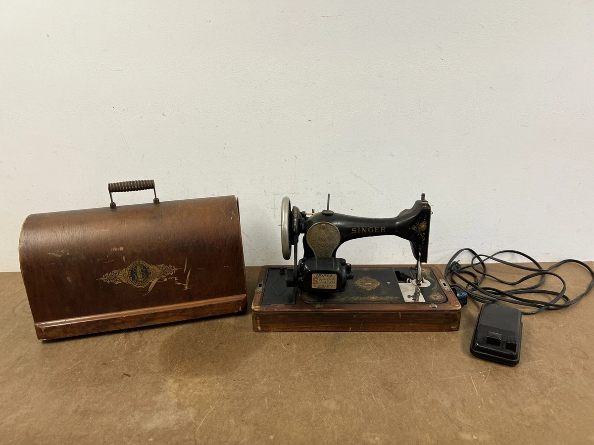 Vintage Singer Sewing Machine MODEL 128 Bentwood Travel Case