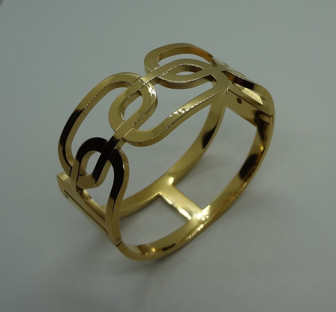 STAINLESS STEEL GOLD-TONE FASHION HINGED BANGLE BRACELET OVAL