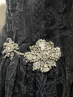 alberta ferretti dress White Silk Bias Cut Gown sleeved dress stands out for its essential design Noleggia online Silk and lace