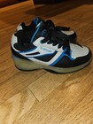 Light Up Wheels Skate Shoes Youth 2 Blue Black White LED Roller Kid like Heelies — photo 2