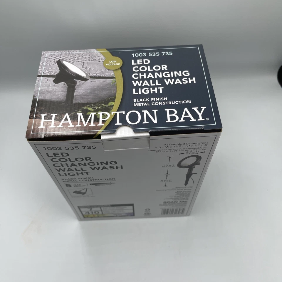 Luz de inundación LED integrada de color ajustable negra Hampton Bay 410 lúmenes para exteriores Foto 4 de 4