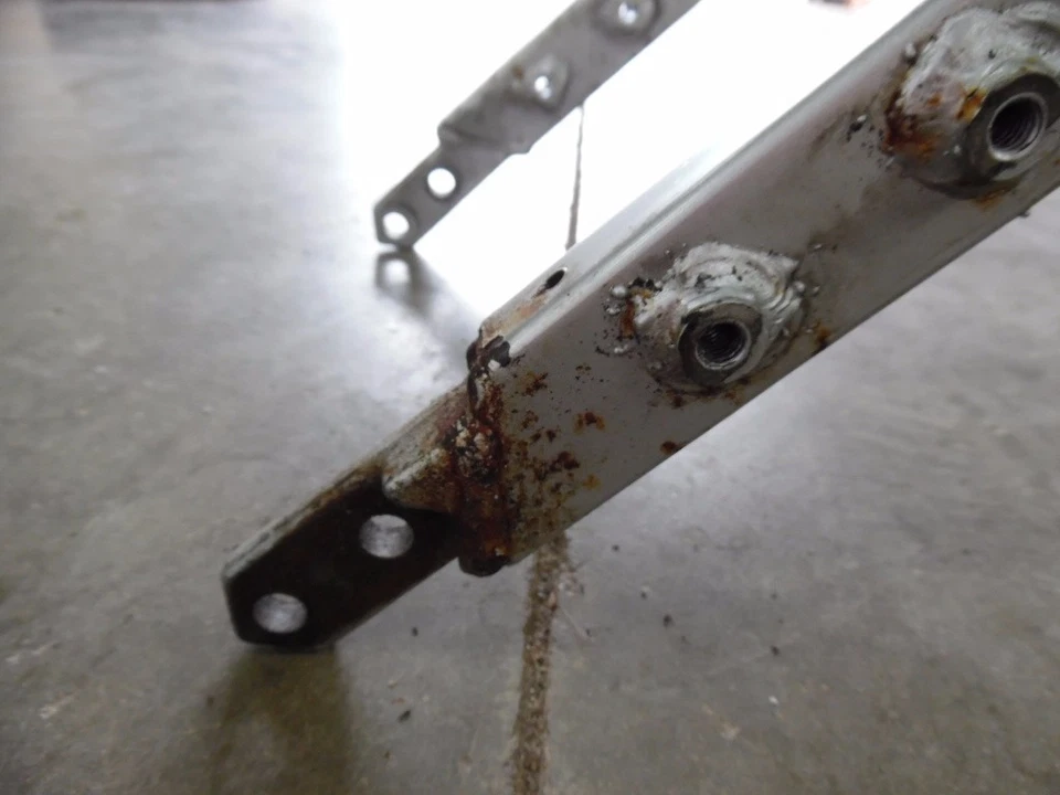 铃木 GSX1100F GSX 1100 KATANA 库存原始设备制造商发动机摇篮框架下管 88-93 — 第 3/4 张图片