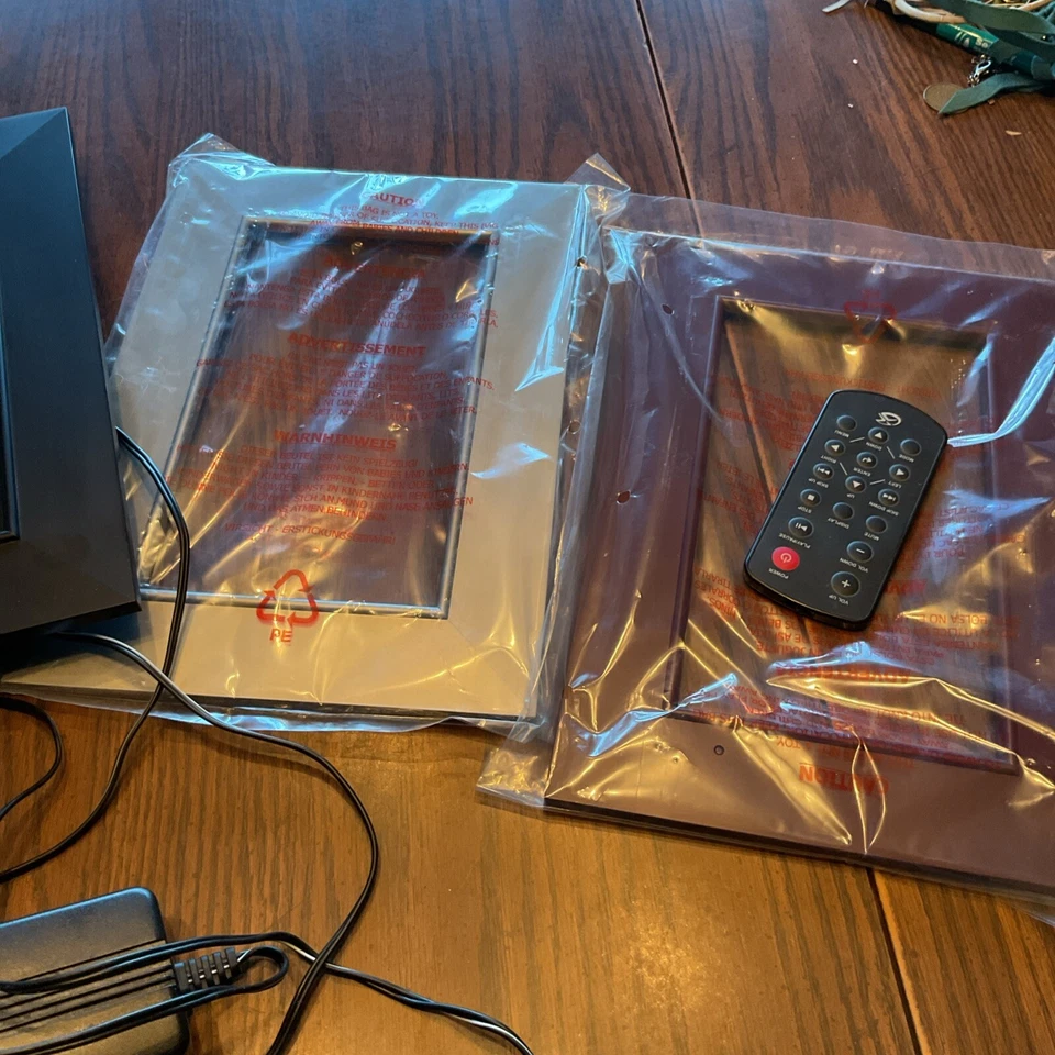 GPX 9" DIGITAL PHOTO FRAME     16 MB.   Cherry Wood - Image 3 of 4