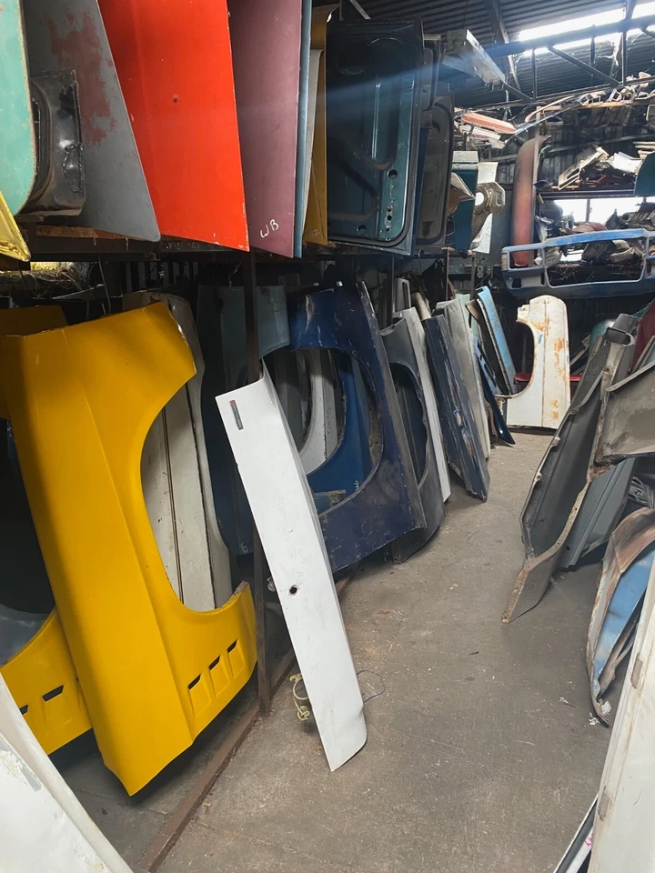 HOLDEN HQ KINGSWOOD LEFT HAND FRONT GUARD FENDER PRETTY GOOD CONDITION HOLDEN - image 3 of 4