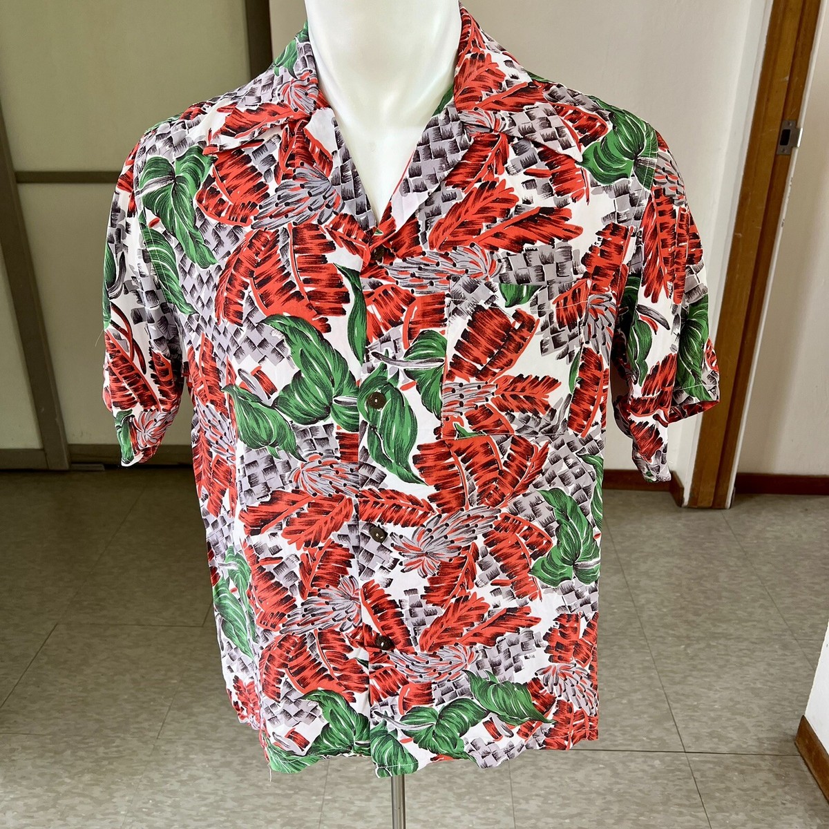 1940s Vintage Waikiki Sports Cold Rayon Banana Print Hawaiian Shirt M 1940s Vintage Waikiki Sports Cold Rayon Banana Print Hawaiian Shirt M