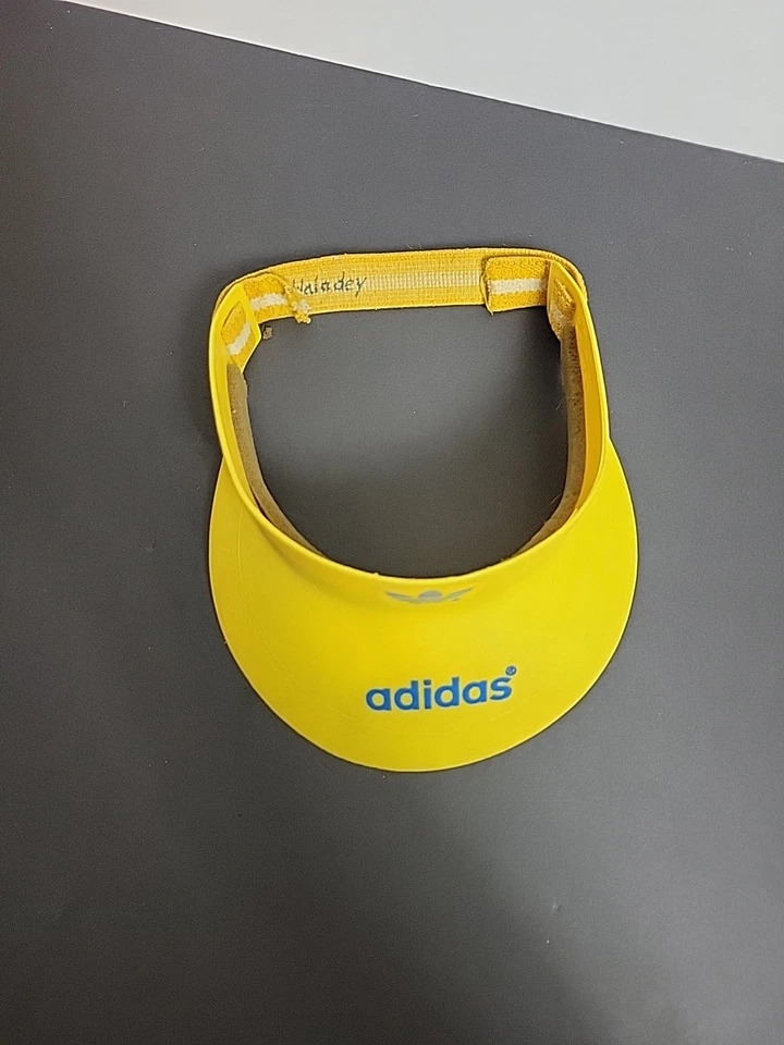 De colección 1975 Adidas Trifolio Plástico Duro Amarillo Azul Visera Retro Gorra Difícil de Encontrar Foto 2 de 4