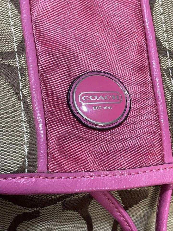 Mochila Coach Signature de lona incluida de importación beige excelente estado Foto 3 de 4