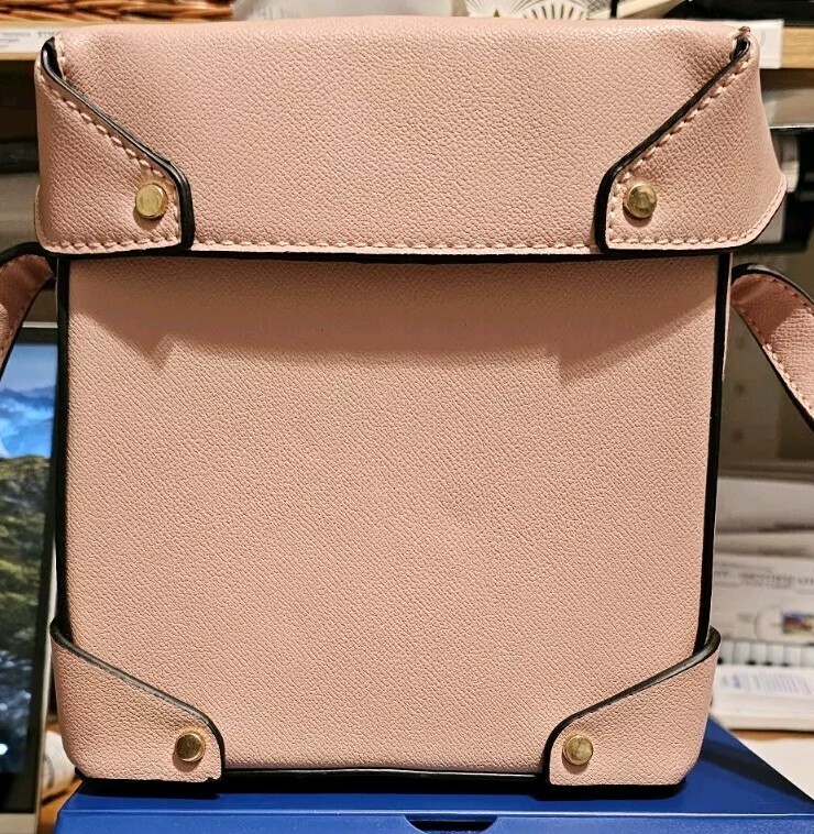 シャネル Isabelle Crossbody Purse Adult Size Small Soft Pink Womens | eBay