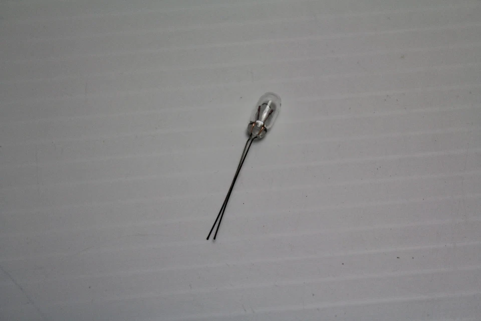 Microlites 2.5-0.875-108  2.5V .35A T5x12 WT 20kh 2169 Lamp ( lot of 19 ) New - Image 4 of 4