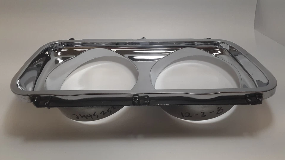 Bisel faro pasajero derecho Chrysler Imperial 1965-1966 2445252 nuevo de lote Foto 2 de 4