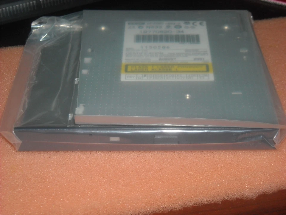 TEAC CD-W28E-034 - CD-R/ RW Drive (Bare Drive) - Image 2 of 2