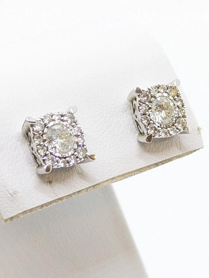 Impresionantes aretes Helzberg con racimo de diamantes brillantes de oro blanco de 10K 2,5 g Foto 3 de 4