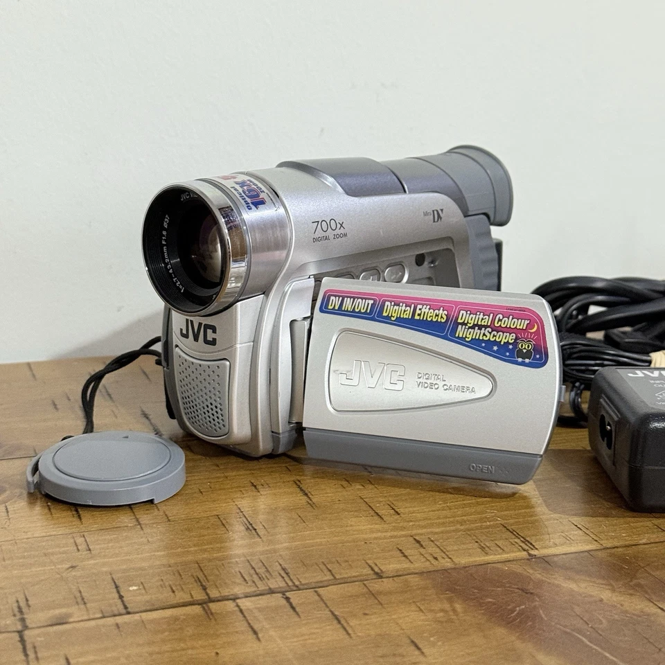 JVC GR-D31EK Handheld MiniDV Camcorder Silver Tested With Charger - Need Battery - Image 2 of 4