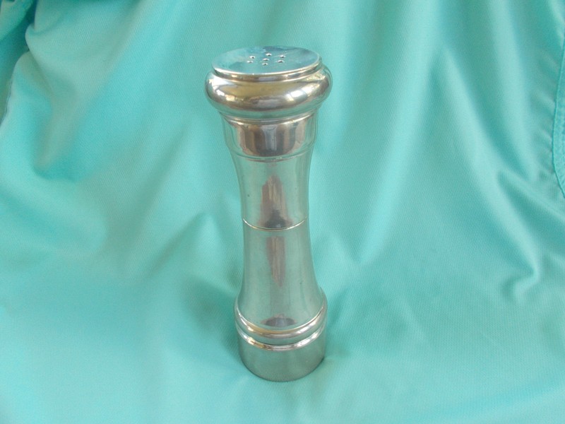 Vintage Pewter/Beachwood Tre Spade Salt Shaker/Pepper Mill Combo
