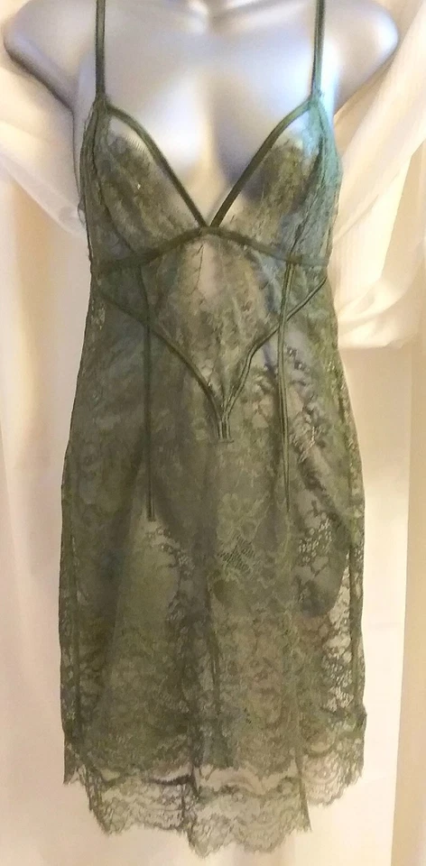 Lencería Victoria Secret de encaje verde talla pequeña Foto 2 de 4