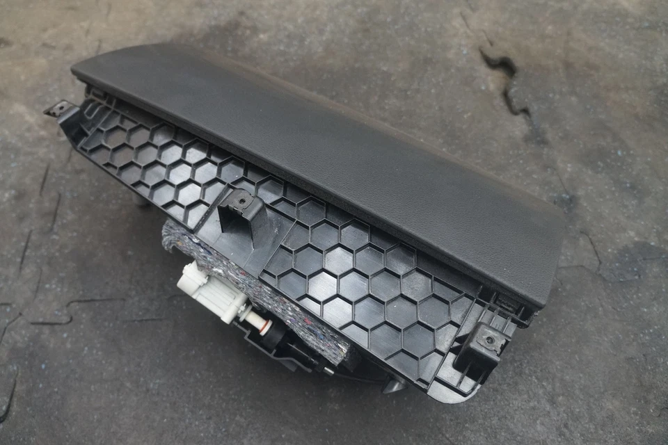 Guantera tablero compartimento negro 4L18571044PK OEM Audi Q7 2007-15 Foto 2 de 4