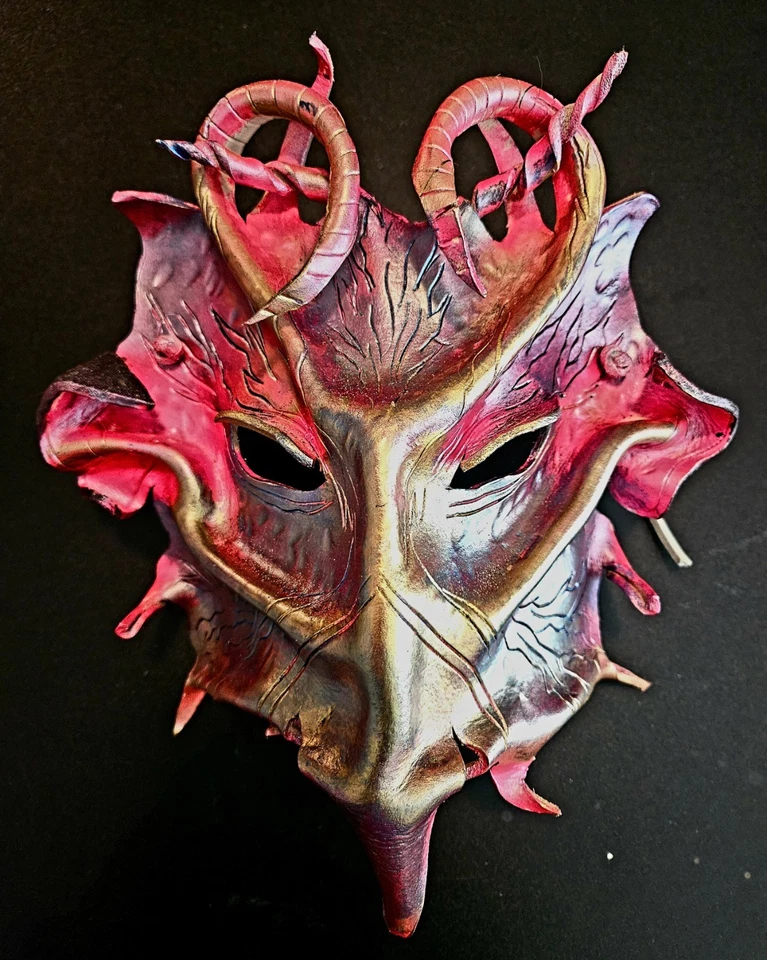 MASCARILLA "VENGANZA DE SATANÁS" CUERO - HECHA A MANO Foto 2 de 4