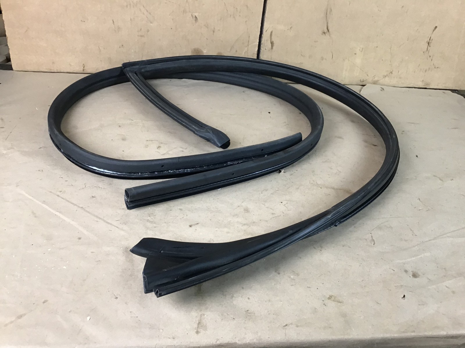 Maserati Granturismo S 2010 Front Right Door Weather Strip Seal Set 08 - 12 :O