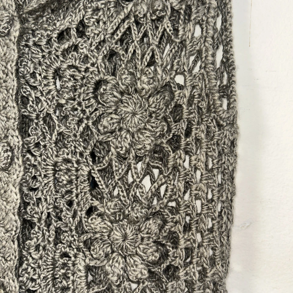 Chaleco cárdigan con capucha de ganchillo gris mezcla de lana Cecico para mujer Foto 2 de 4