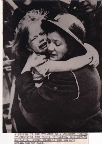 Original Press Photo WW2 Florence Kelly carry Suzanne Oliphant VI attack 23.6.44