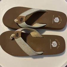 Yellow Box Mellow Mat Women s Flip Flops 10M Tan Gold Preowned