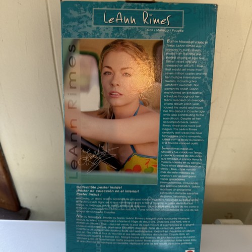 LeAnn Rimes Barbie Puppe mit Sammlerposter & Armband Mattel #G8886 - Bild 2 von 3