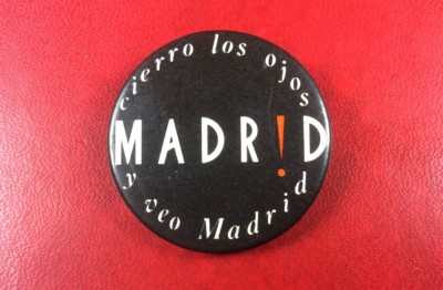 Pin Button Badge CIERRO LOS EYES Y VEO MADRID. Seltenes Vintage Design.
