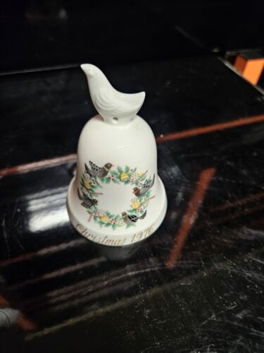 1976 Noritake Bone China Christmas Bell - 5th Edition - Made in Japan - Picture 1 of 4