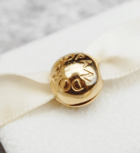 Genuine Pandora 14ct. Gold Logo Clip "Loving Pandora" - 751015 - retired - Picture 1 of 3