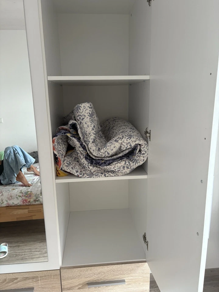 Kleiderschrank - Bild 2 von 3