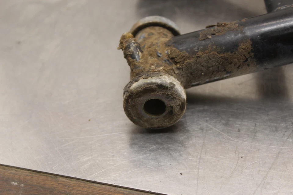 1987 Yamaha Moto 4 YFM350ER FRONT RIGHT CONTROL A ARM P967 Foto 4 de 4