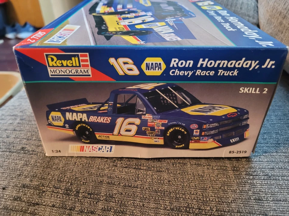 Revell Monogram 2519 16 NAPA Ron Hornaday, Jr. Chevy Race Truck model kit *NEW* - Image 4 of 4