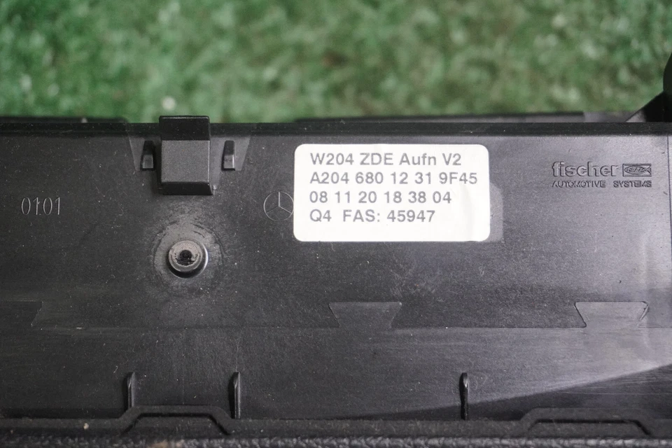 2009 2010 MERCEDES BENZ C300 INFO DASH DISPLAY SCREEN BEZEL OEM A20468012319F45 - Image 3 of 4