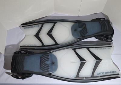 Deep See Aqua Glide Fin Shoes size L/XL-Comes with Mesh Bag
